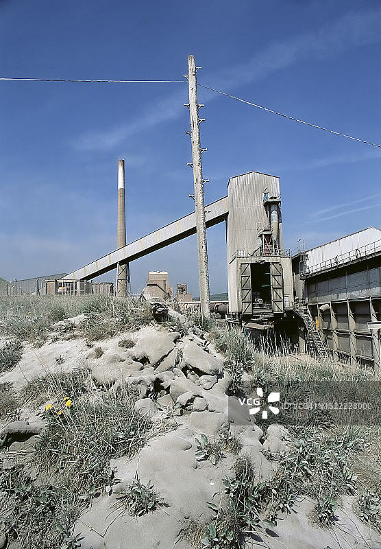 水泥厂附近的污染土地图片素材