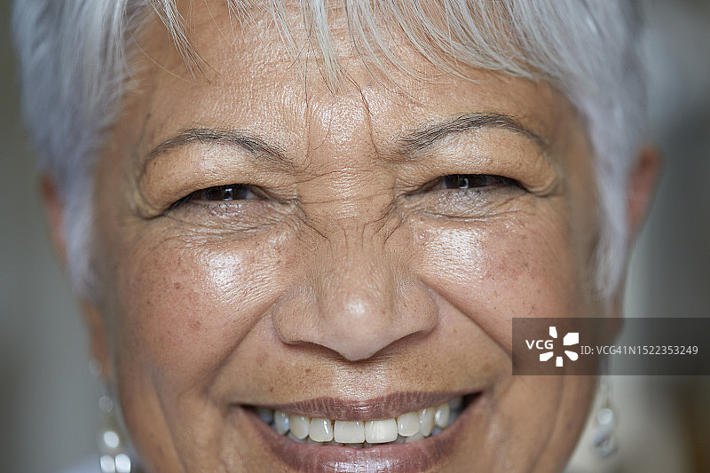 内心反思:窥探老年灵魂图片素材