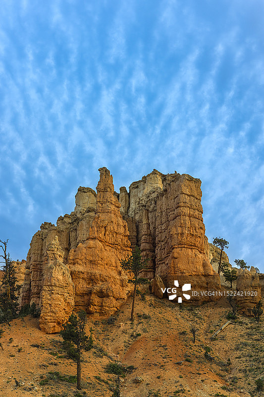 布莱斯峡谷国家公园岩层仰视景观，美国图片素材