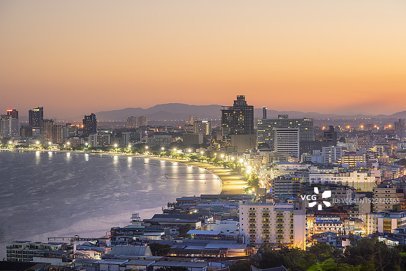 芭堤雅海滩城市风光：泰国夏季热门地标图片素材