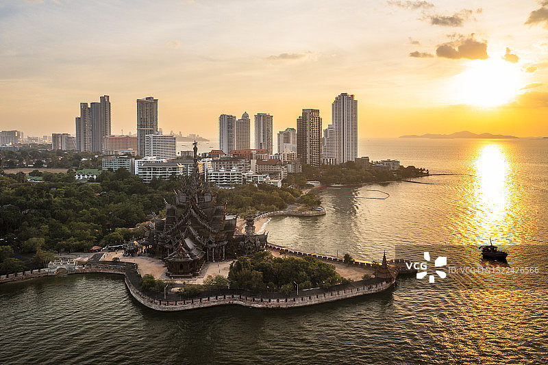 芭堤雅真理圣殿：泰国最大的木结构建筑图片素材