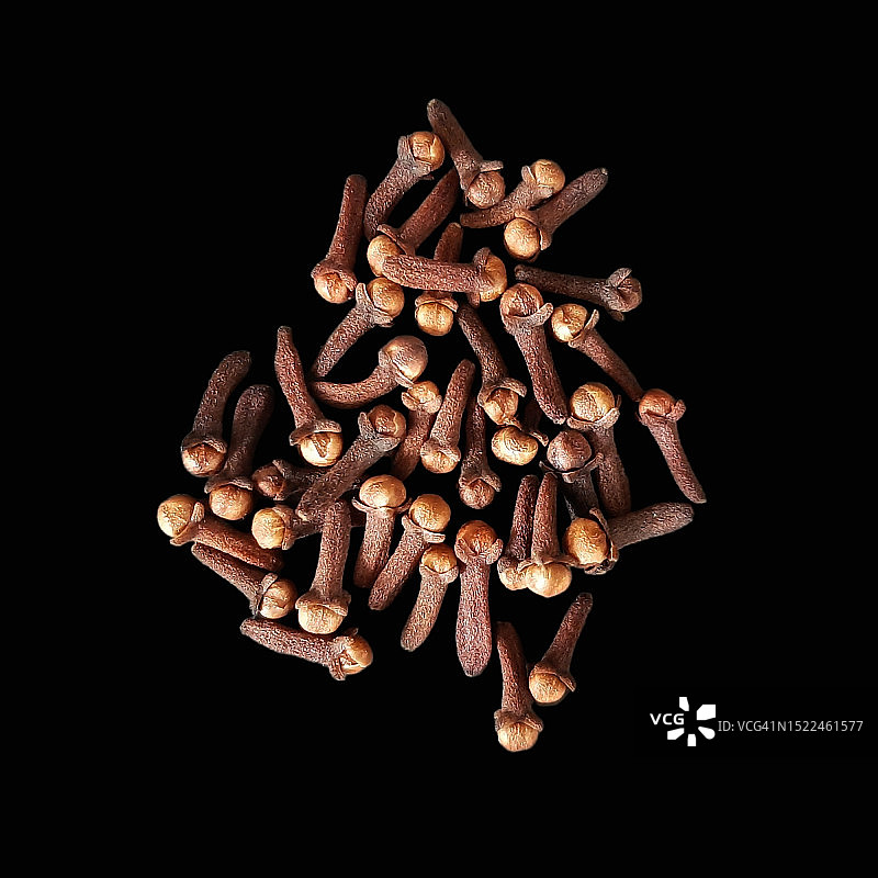 丁香特写，黑色背景图片素材