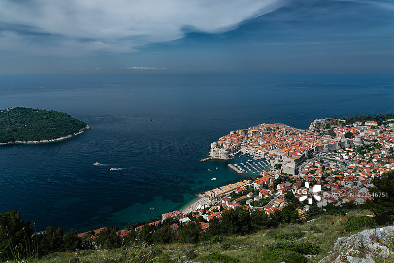 克罗地亚杜布罗夫尼克天空下的海景与建筑图片素材
