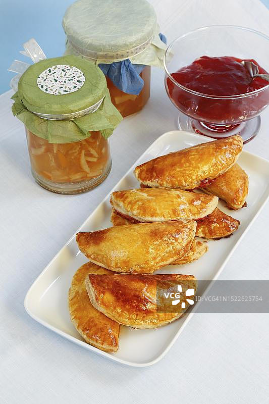 施瓦本美食：搭配Gsälz的克拉普夫，甜点，果酱甜甜圈，烘焙食品，橙子酱，草莓酱，甜面团，素食图片素材