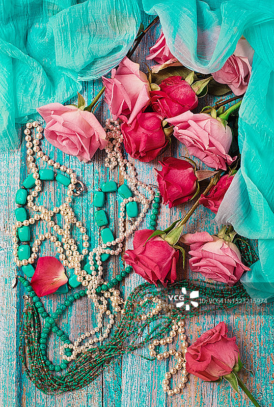 玫瑰与珠宝图片素材