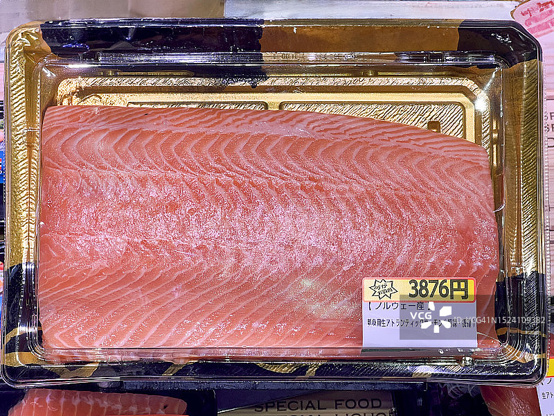 空运挪威产大西洋生鲑鱼片图片素材