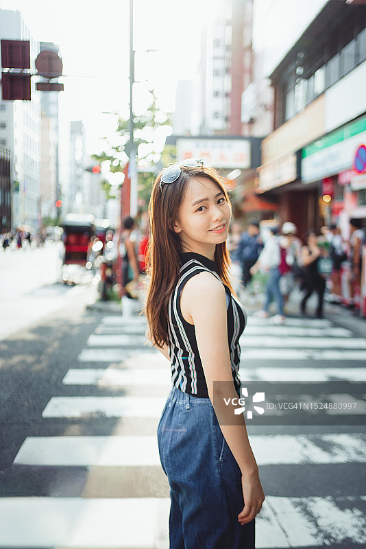 在日本旅行的亚洲女性图片素材