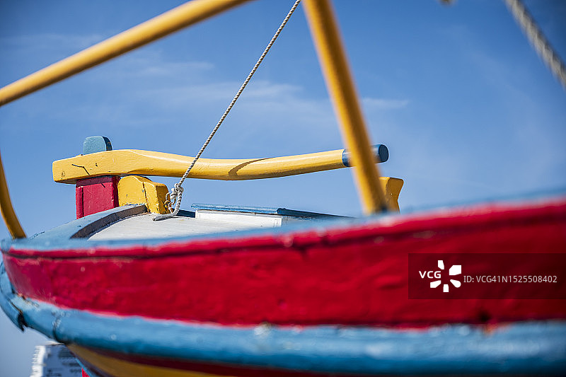 米科诺斯港口色彩鲜艳的渔船图片素材