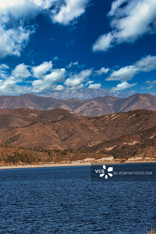 美国加利福尼亚州圣巴巴拉湖光山色美景图片素材
