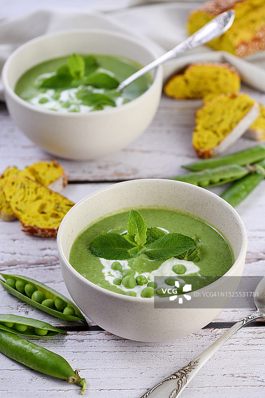 桌子上绿色食物特写，乌克兰图片素材