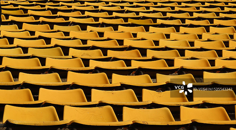 体育场内空椅子的全画幅照片图片素材