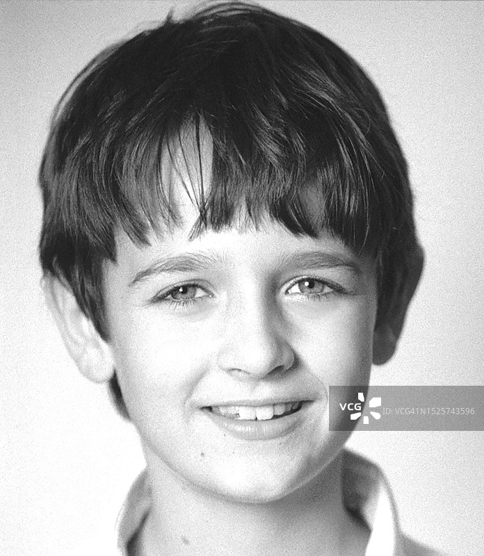 年轻男孩肖像图片素材