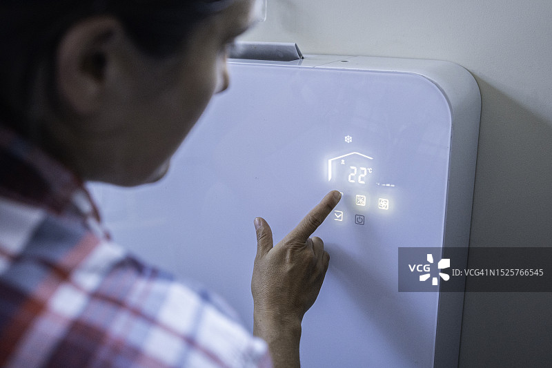 智能家居：开启暖气图片素材