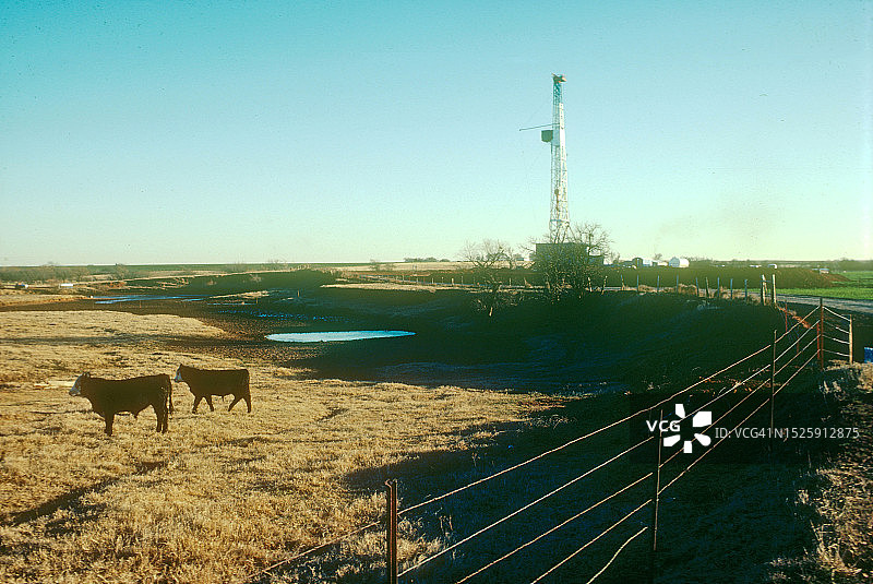 俄克拉荷马州的石油钻井平台图片素材