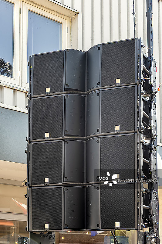 悬挂结构外的音响系统扬声器图片素材