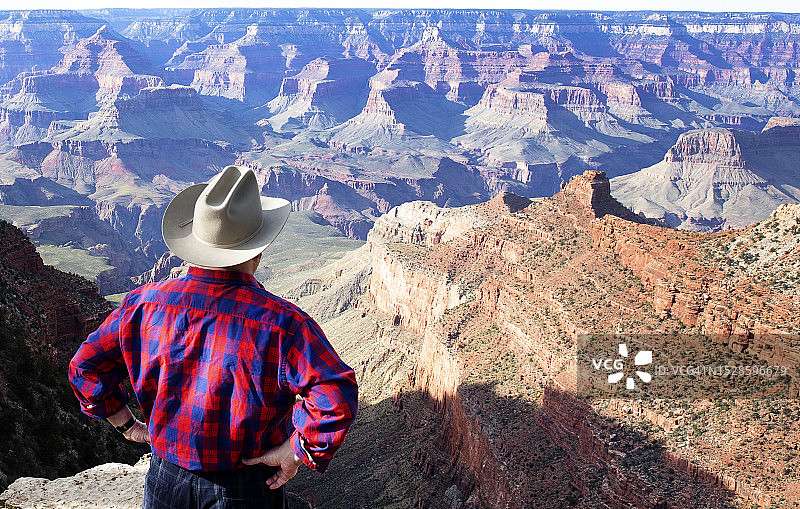 大峡谷的男游客图片素材