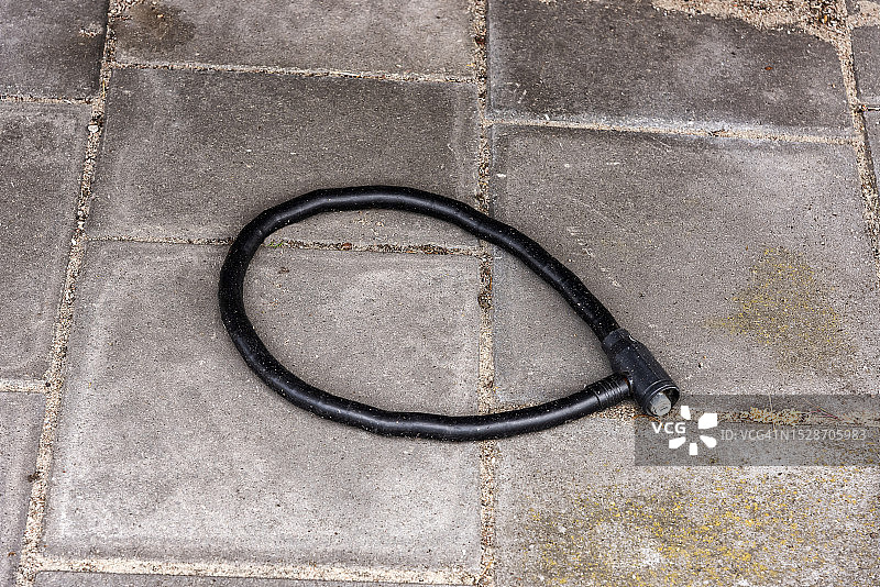 黑色自行车锁损坏图片素材