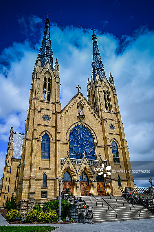 美国弗吉尼亚州罗阿诺克的圣安德鲁天主教堂图片素材