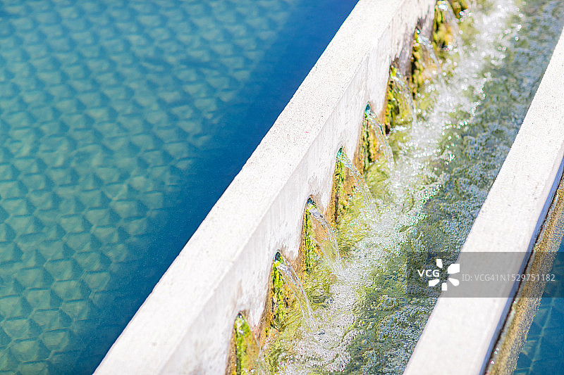 污水处理厂的水处理：倡导环保解决方案图片素材