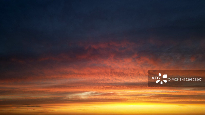 红色的天空图片素材