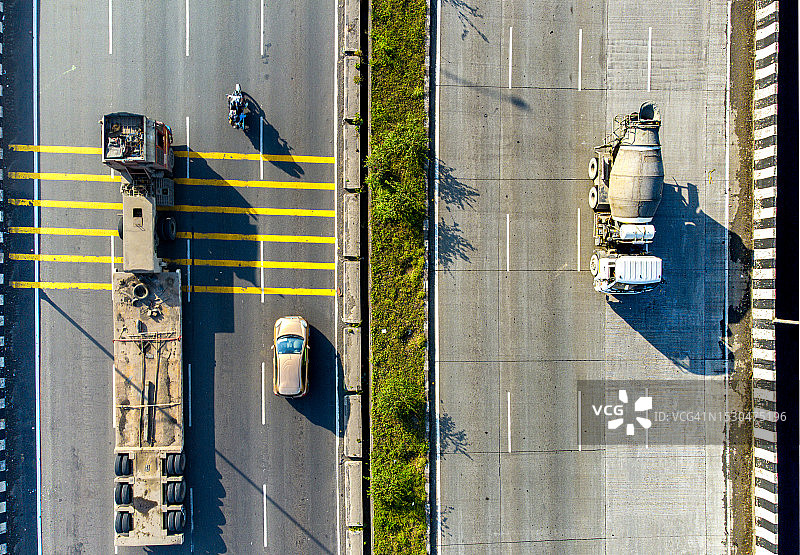 具有对比技术的多元高速公路图片素材