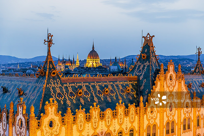 黄昏时分的匈牙利国库和国会大厦，布达佩斯图片素材