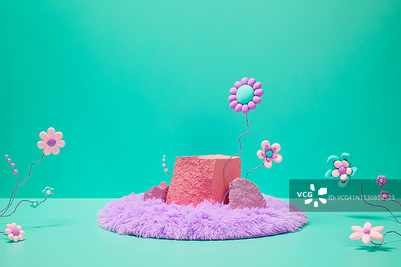 抽象3D舞台与蓬松的紫色毛皮地毯，可爱的卡哇伊花朵和粉彩粉红色岩石讲台在纯绿色薄荷色背景上图片素材