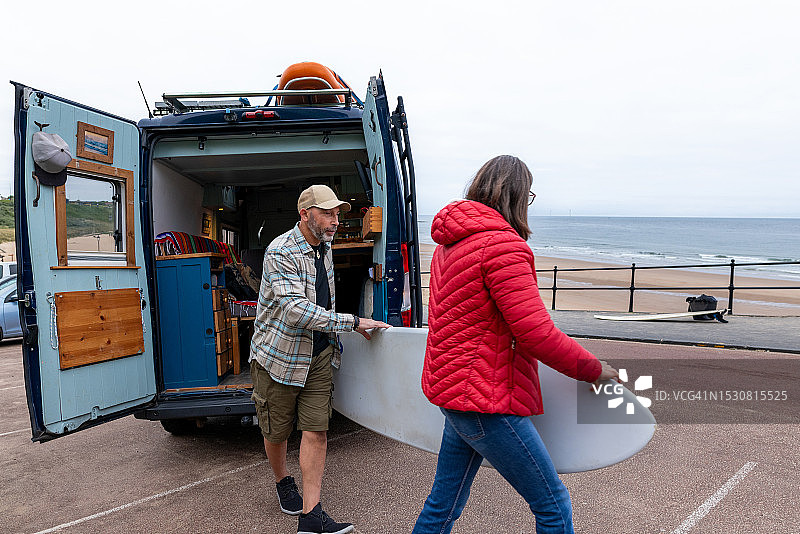 卸下我们的冲浪板图片素材