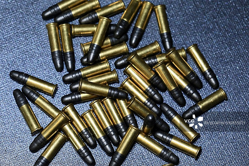 高口径子弹的狙击手弹药图片素材