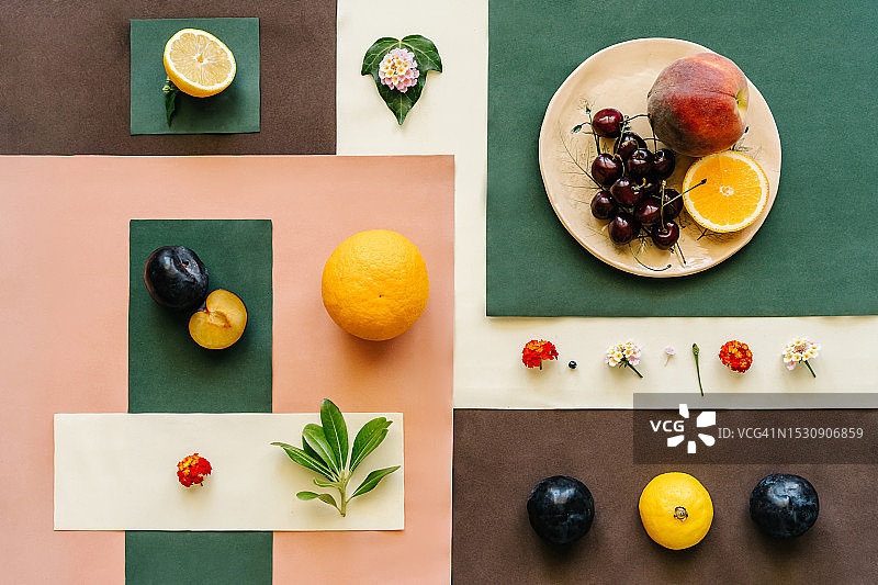 多种彩色背景下的各色水果顶视图和扁平摆放图片素材