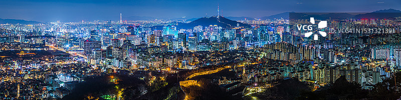 韩国首尔南山夜间城市全景图片素材