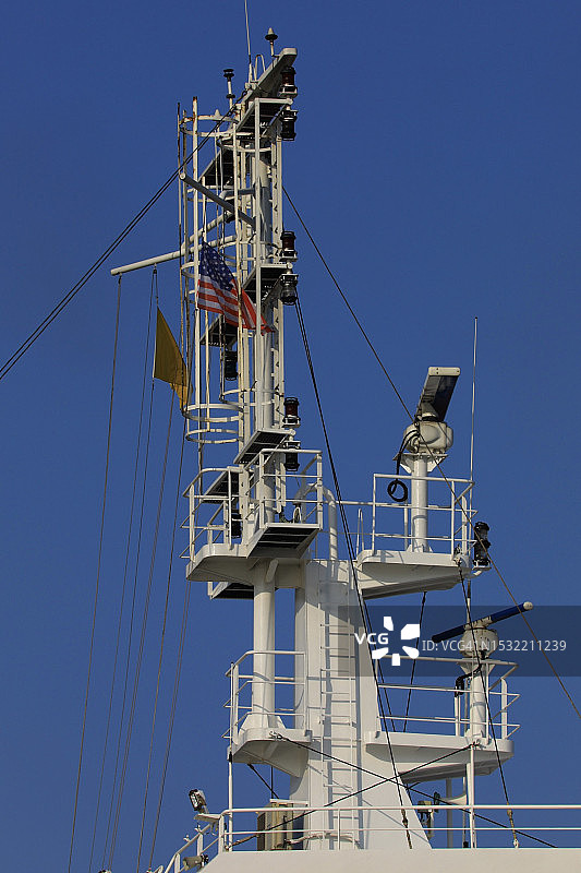带雷达和其他航海设备航海船桅图片素材