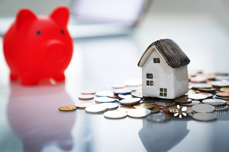 攒钱买房概念，储蓄，房屋贷款图片素材