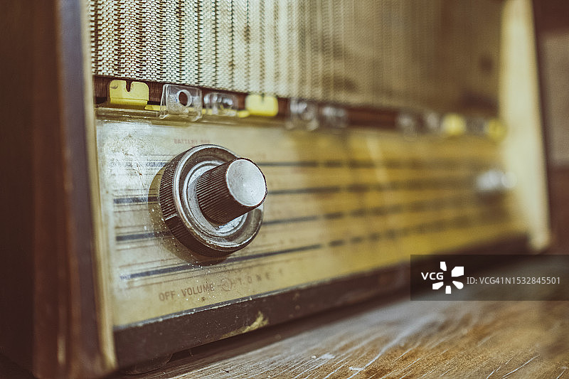 复古收音机调谐特写图片素材