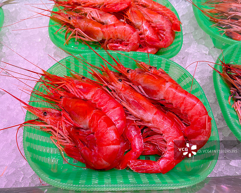 横滨市场上的阿根廷红虾图片素材