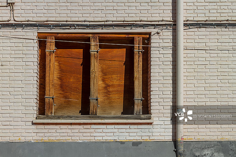 木板封住的窗户图片素材