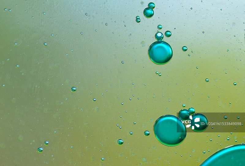 水中气泡全画幅镜头图片素材