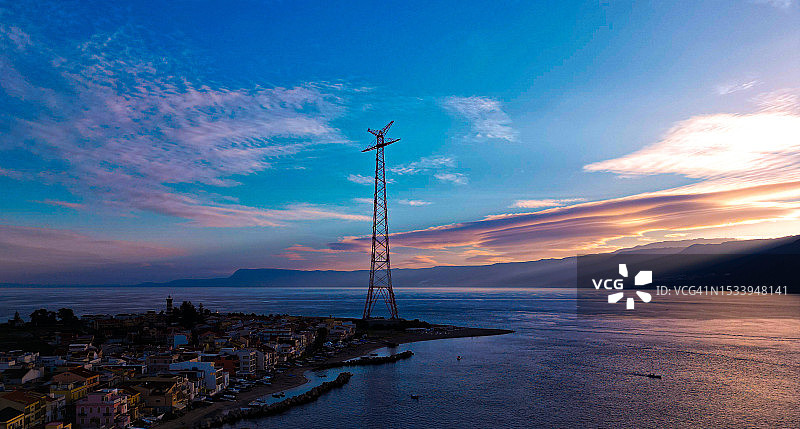 日落时大海对着天空的美景图片素材