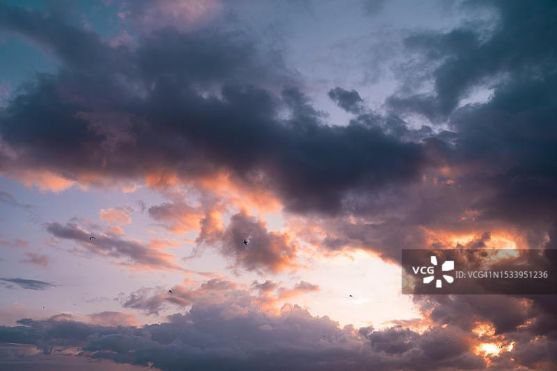 日落时的低角度天空图片素材