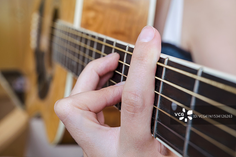 弹吉他图片素材
