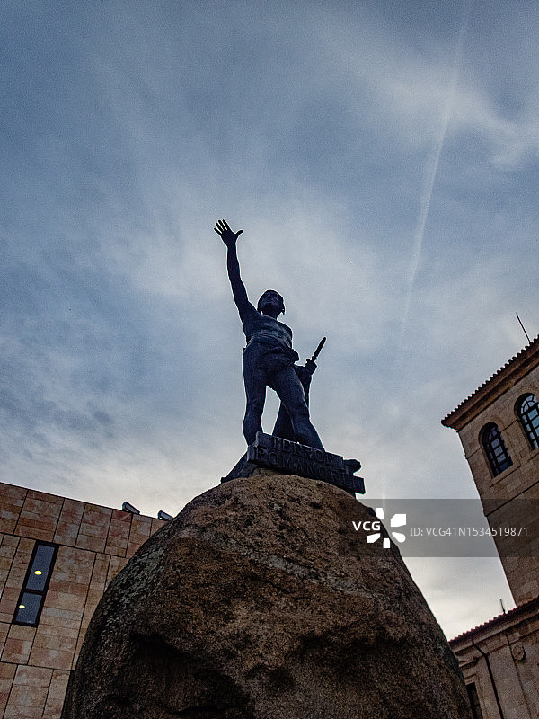 西班牙萨莫拉维里亚图广场维里亚图雕塑图片素材