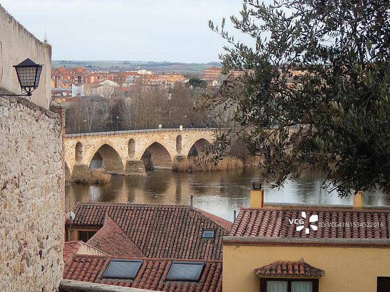 日落时分的西班牙萨莫拉城市景观图片素材
