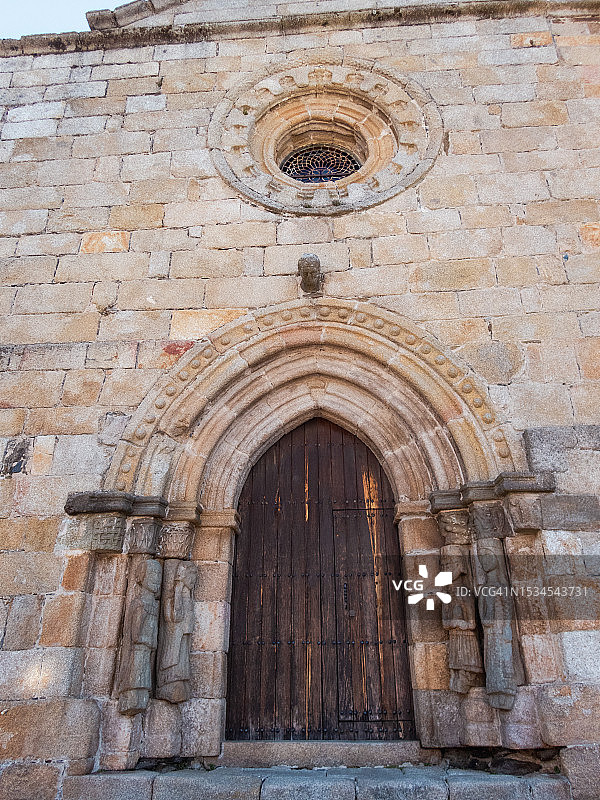 西班牙萨莫拉普夫拉德萨纳夫里亚的圣玛丽亚德尔阿索格教堂图片素材