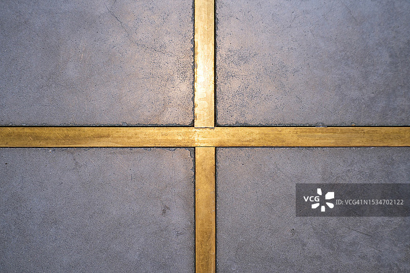 建筑物外墙上的金属框架特写图片素材