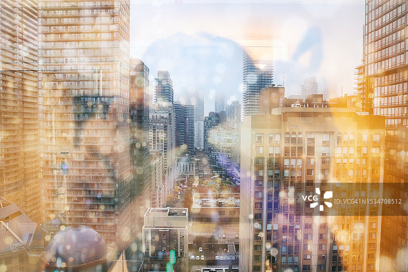 穿梭于城市维度之间图片素材