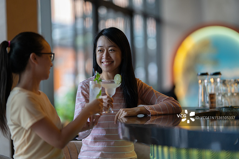 女孩们的时光图片素材