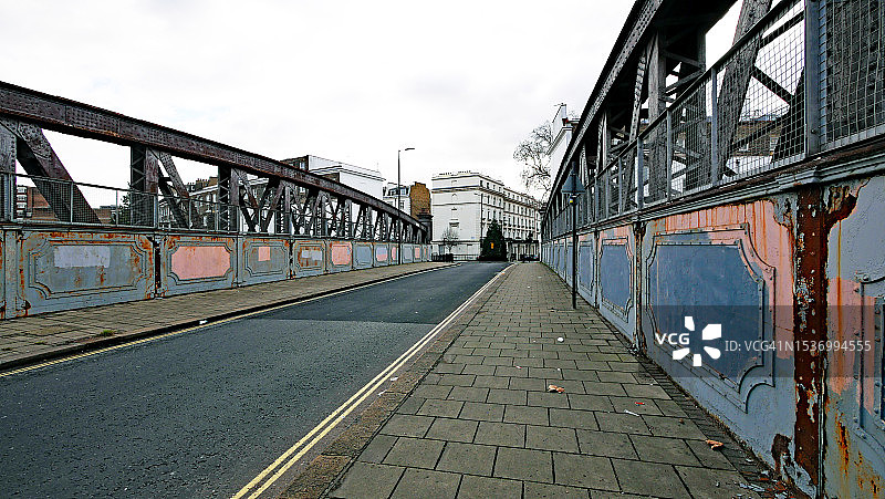 英国伦敦Ranelagh大桥的透视图，没有汽车和人图片素材