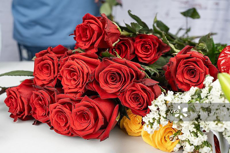 红色玫瑰花摆放图片素材