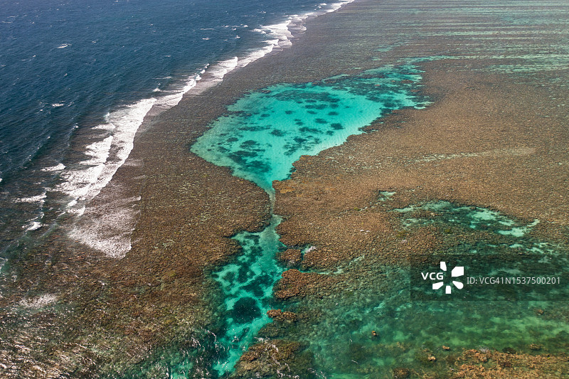 澳大利亚西澳大利亚州埃克斯茅斯宁格鲁礁泻湖航拍图片素材