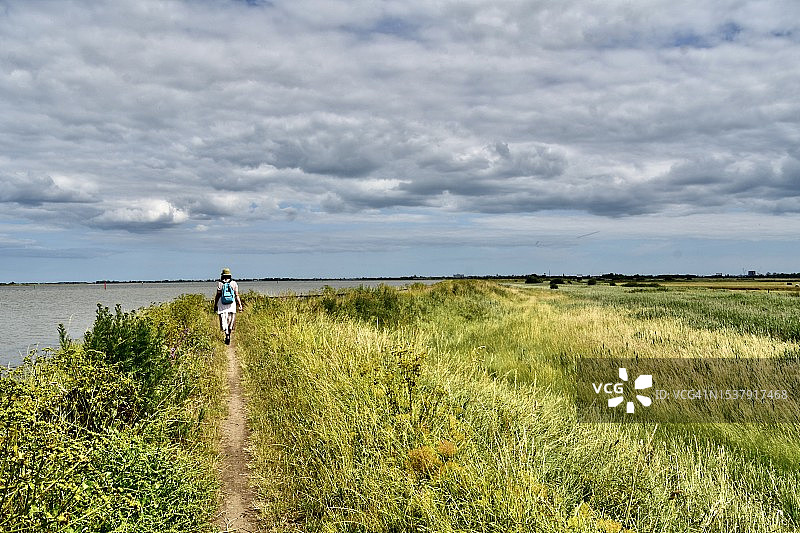 沿着布雷登河畔行走图片素材